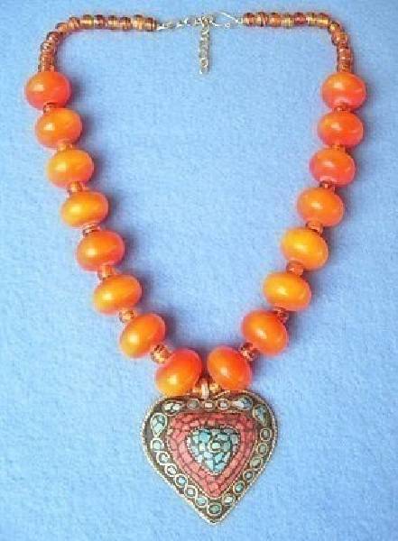 MIXED MATERIALS NECKLACES COLLANA DI PERLE IN RESINA E VETRO CON PENDENTE IN - com Etnika Slog d.o.o.