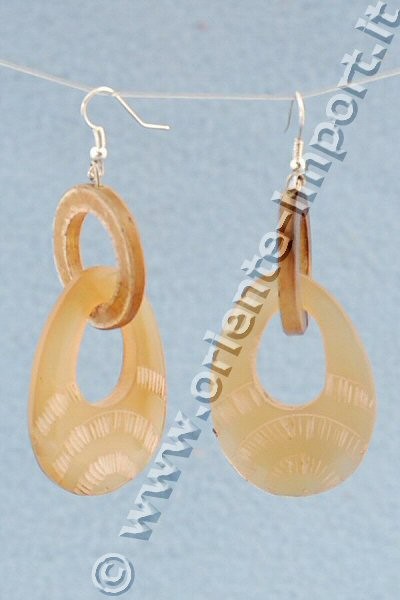 ORECCHINI IN CORNO 2 ANELLI.ALTEZZA 6CM . b ORECCHINI IN CORNO 2 ANELLI.ALTEZZA 6CM . b