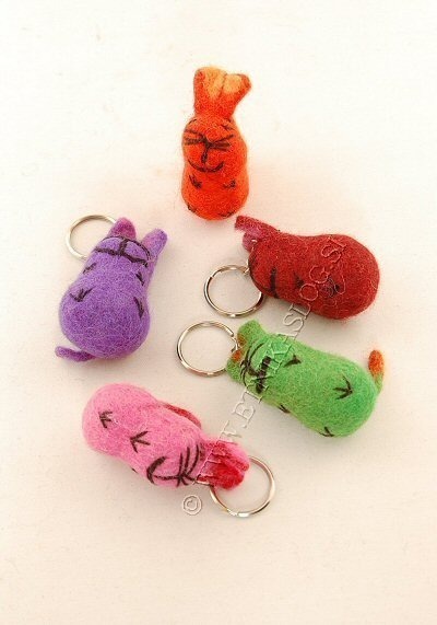 KEYCHAINS KEYCHAIN MADE OF WOOL FELTFORM OF BUNNY. br - com Etnika Slog d.o.o. KEYCHAINS KEYCHAIN MADE OF WOOL FELTFORM OF BUNNY. br - com Etnika Slog d.o.o.