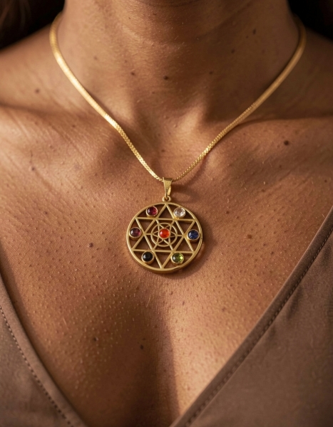 PENDENTE IN METALLO CON PIETRE DURE.MISURE D
