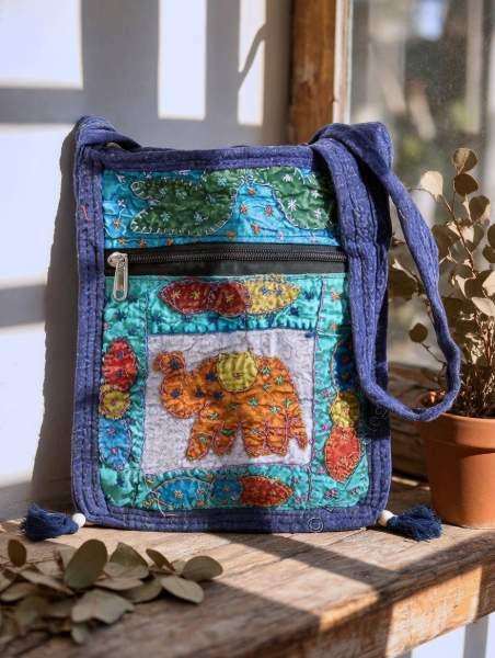 SMALL SHOLDER BAGS SMALL AND FLAT SHOULDER BAG, IN PLAIN COLOR WITH L - Etnika Slog d.o.o.