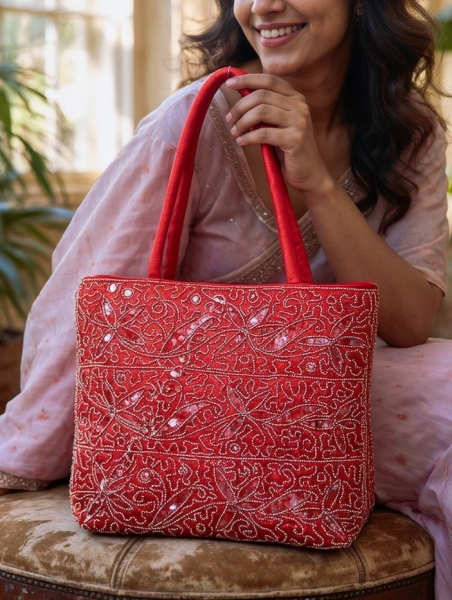 SHOULDER BAGS SHOULDER BAG IN SATIN WITH BEADS AND SEQUINS.br / - Etnika Slog d.o.o.