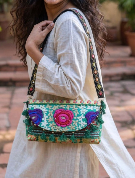 EMBROIDERED SHOULDER BAGS SMALL RECTANGULAR COTTON SARI SHOULDER BAG W - Etnika Slog d.o.o.